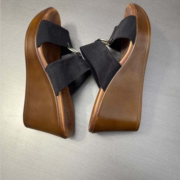 Italian Shoemakers Black and Brown Sandals - Picture 2 of 6